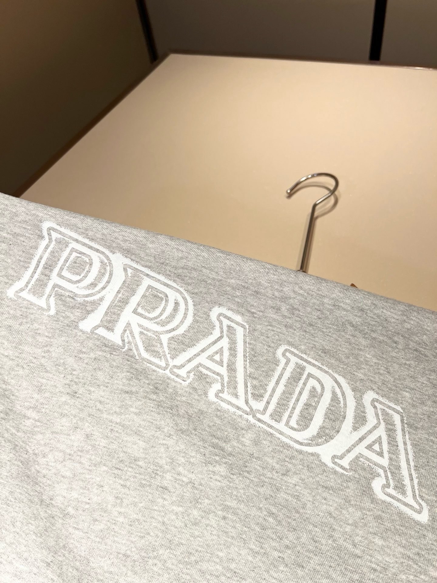PRAD*A普*达2026春夏新款男女同款👫短袖T恤，最新款全网独家首上！！~既经典有时尚百搭，谁不爱啊，将经典再次展现