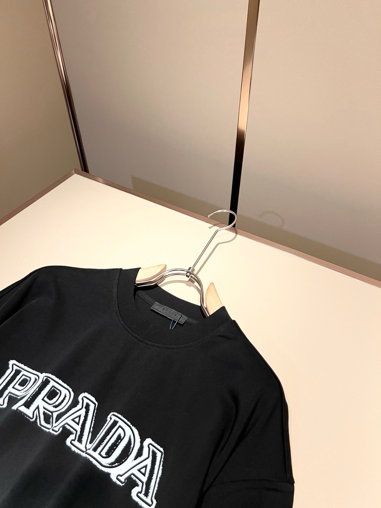 PRAD*A普*达2026春夏新款男女同款👫短袖T恤，最新款全网独家首上！！~既经典有时尚百搭，谁不爱啊，将经典再次展现