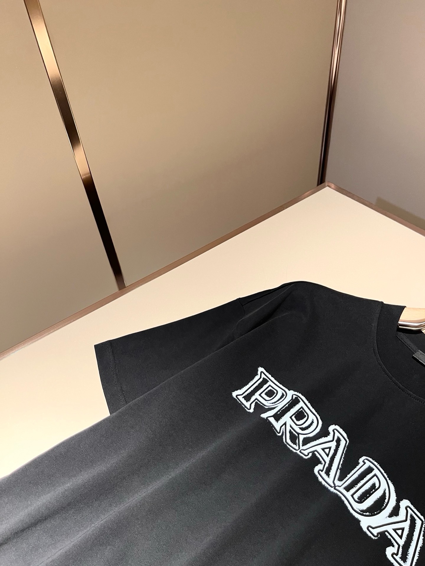PRAD*A普*达2026春夏新款男女同款👫短袖T恤，最新款全网独家首上！！~既经典有时尚百搭，谁不爱啊，将经典再次展现