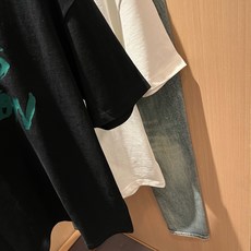 LouisVuitt*路易*登 2026春夏全新系列单品上线,非常时髦前卫的一款男女同款短袖T恤,标识logo图案印花修 LouisVuitt*路易*登 2026春夏全新系列单品上线,非常时髦前卫的一款男女同款短袖T恤,标识logo图案印花修