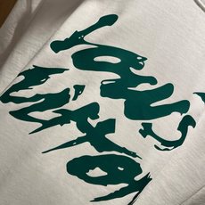 LouisVuitt*路易*登 2026春夏全新系列单品上线,非常时髦前卫的一款男女同款短袖T恤,标识logo图案印花修 LouisVuitt*路易*登 2026春夏全新系列单品上线,非常时髦前卫的一款男女同款短袖T恤,标识logo图案印花修