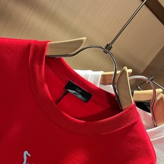 ARCTER*X始*祖鸟 2026春夏新款男女同款👫休闲短袖T恤,户外品牌可能大家第一想到的就是加拿大鹅、始祖鸟。给人一 ARCTER*X始*祖鸟 2026春夏新款男女同款👫休闲短袖T恤,户外品牌可能大家第一想到的就是加拿大鹅、始祖鸟。给人一