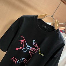 ARCTER*X始*祖鸟 2026春夏新款男女同款👫休闲短袖T恤,户外品牌可能大家第一想到的就是加拿大鹅、始祖鸟。给人一 ARCTER*X始*祖鸟 2026春夏新款男女同款👫休闲短袖T恤,户外品牌可能大家第一想到的就是加拿大鹅、始祖鸟。给人一