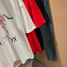 ARCTER*X始*祖鸟 2026春夏新款男女同款👫休闲短袖T恤,户外品牌可能大家第一想到的就是加拿大鹅、始祖鸟。给人一 ARCTER*X始*祖鸟 2026春夏新款男女同款👫休闲短袖T恤,户外品牌可能大家第一想到的就是加拿大鹅、始祖鸟。给人一