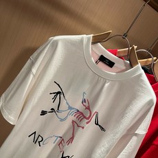 ARCTER*X始*祖鸟 2026春夏新款男女同款👫休闲短袖T恤,户外品牌可能大家第一想到的就是加拿大鹅、始祖鸟。给人一 ARCTER*X始*祖鸟 2026春夏新款男女同款👫休闲短袖T恤,户外品牌可能大家第一想到的就是加拿大鹅、始祖鸟。给人一
