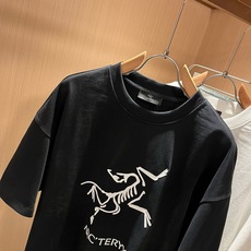 ARCTER*X始*祖鸟 2026春夏新款男女同款👫休闲短袖T恤,户外品牌可能大家第一想到的就是加拿大鹅、始祖鸟。给人一 ARCTER*X始*祖鸟 2026春夏新款男女同款👫休闲短袖T恤,户外品牌可能大家第一想到的就是加拿大鹅、始祖鸟。给人一