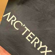 ARCTER*X始*祖鸟 2026春夏新款男女同款👫休闲短袖T恤,户外品牌可能大家第一想到的就是加拿大鹅、始祖鸟。给人一 ARCTER*X始*祖鸟 2026春夏新款男女同款👫休闲短袖T恤,户外品牌可能大家第一想到的就是加拿大鹅、始祖鸟。给人一