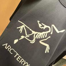 ARCTER*X始*祖鸟 2026春夏新款男女同款👫休闲短袖T恤,户外品牌可能大家第一想到的就是加拿大鹅、始祖鸟。给人一 ARCTER*X始*祖鸟 2026春夏新款男女同款👫休闲短袖T恤,户外品牌可能大家第一想到的就是加拿大鹅、始祖鸟。给人一