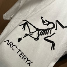 ARCTER*X始*祖鸟 2026春夏新款男女同款👫休闲短袖T恤,户外品牌可能大家第一想到的就是加拿大鹅、始祖鸟。给人一 ARCTER*X始*祖鸟 2026春夏新款男女同款👫休闲短袖T恤,户外品牌可能大家第一想到的就是加拿大鹅、始祖鸟。给人一
