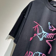 ARCTER*X始*祖鸟 2026春夏新款男女同款👫休闲短袖T恤,户外品牌可能大家第一想到的就是加拿大鹅、始祖鸟。给人一 ARCTER*X始*祖鸟 2026春夏新款男女同款👫休闲短袖T恤,户外品牌可能大家第一想到的就是加拿大鹅、始祖鸟。给人一