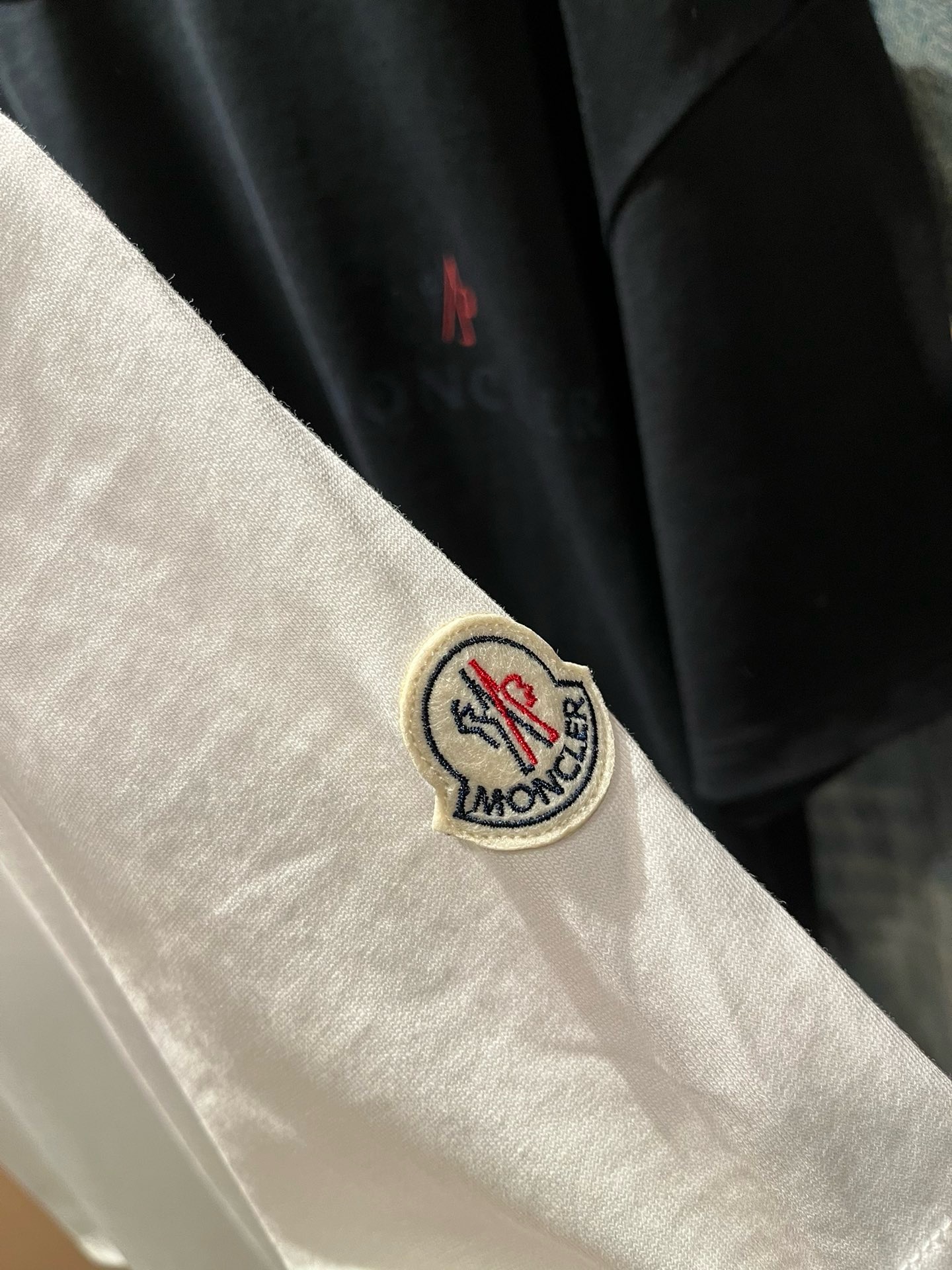 Moncler蒙家 2026春夏男女同款👫情侣款最新的贸易订单短袖T恤，全品相！！网红款！采用logo图案印花设计！上身