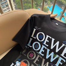 LOE*WE罗*威 2026春夏新款男女同款👫短袖T恤,意大利原厂订单渠道,极具个性高级风,标志logo图案印花工艺设计 LOE*WE罗*威 2026春夏新款男女同款👫短袖T恤,意大利原厂订单渠道,极具个性高级风,标志logo图案印花工艺设计