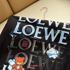LOE*WE罗*威 2026春夏新款男女同款👫短袖T恤,意大利原厂订单渠道,极具个性高级风,标志logo图案印花工艺设计 LOE*WE罗*威 2026春夏新款男女同款👫短袖T恤,意大利原厂订单渠道,极具个性高级风,标志logo图案印花工艺设计
