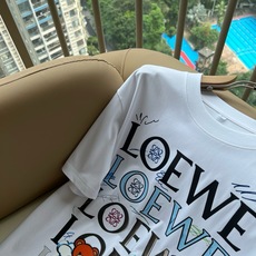 LOE*WE罗*威 2026春夏新款男女同款👫短袖T恤,意大利原厂订单渠道,极具个性高级风,标志logo图案印花工艺设计 LOE*WE罗*威 2026春夏新款男女同款👫短袖T恤,意大利原厂订单渠道,极具个性高级风,标志logo图案印花工艺设计