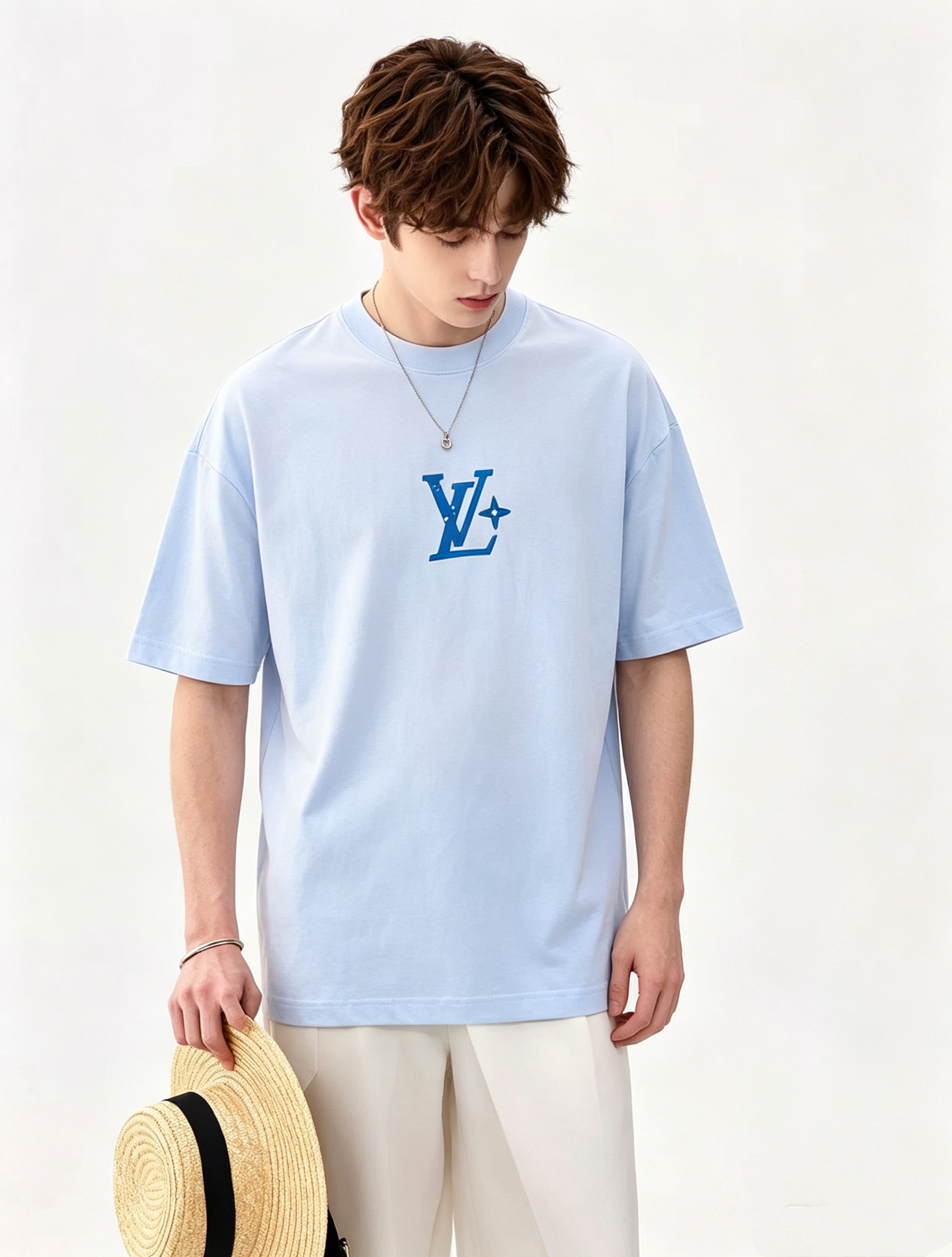 LouisVuitt*路易*登 2026春夏全新系列单品上线，非常时髦前卫的一款男女同款短袖T恤，标识logo图案印花修
