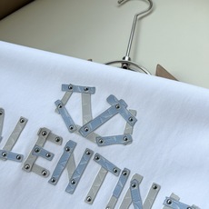 VALENTI*O华伦*奴~柜台款、2026春夏新款短袖T恤衫,胸前logo压胶设计!简单时尚而年轻,百搭风格,上身感很 VALENTI*O华伦*奴~柜台款、2026春夏新款短袖T恤衫,胸前logo压胶设计!简单时尚而年轻,百搭风格,上身感很