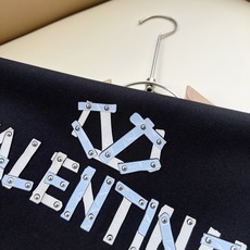 VALENTI*O华伦*奴~柜台款、2026春夏新款短袖T恤衫,胸前logo压胶设计!简单时尚而年轻,百搭风格,上身感很 VALENTI*O华伦*奴~柜台款、2026春夏新款短袖T恤衫,胸前logo压胶设计!简单时尚而年轻,百搭风格,上身感很