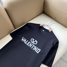 VALENTI*O华伦*奴~柜台款、2026春夏新款短袖T恤衫,胸前logo压胶设计!简单时尚而年轻,百搭风格,上身感很 VALENTI*O华伦*奴~柜台款、2026春夏新款短袖T恤衫,胸前logo压胶设计!简单时尚而年轻,百搭风格,上身感很