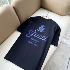 Gucc*古家 2026春夏新款男女同情侣款👫休闲宽松棉质圆领短袖T恤衫!贸易公司渠道稀出,同步官网发售 ! 2 Gucc*古家 2026春夏新款男女同情侣款👫休闲宽松棉质圆领短袖T恤衫!贸易公司渠道稀出,同步官网发售 ! 2
