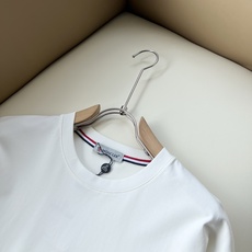 Moncler蒙家 2026春夏最新男女同款👫贸易订单短袖T恤,全品相!!网红款!采用logo图案刺绣设计!上身舒适透气 Moncler蒙家 2026春夏最新男女同款👫贸易订单短袖T恤,全品相!!网红款!采用logo图案刺绣设计!上身舒适透气