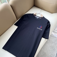 Moncler蒙家 2026春夏最新男女同款👫贸易订单短袖T恤,全品相!!网红款!采用logo图案刺绣设计!上身舒适透气 Moncler蒙家 2026春夏最新男女同款👫贸易订单短袖T恤,全品相!!网红款!采用logo图案刺绣设计!上身舒适透气