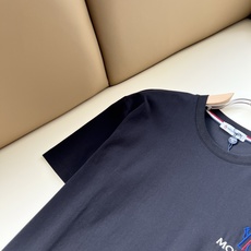 Moncler蒙家 2026春夏最新男女同款👫贸易订单短袖T恤,全品相!!网红款!采用logo图案刺绣设计!上身舒适透气 Moncler蒙家 2026春夏最新男女同款👫贸易订单短袖T恤,全品相!!网红款!采用logo图案刺绣设计!上身舒适透气