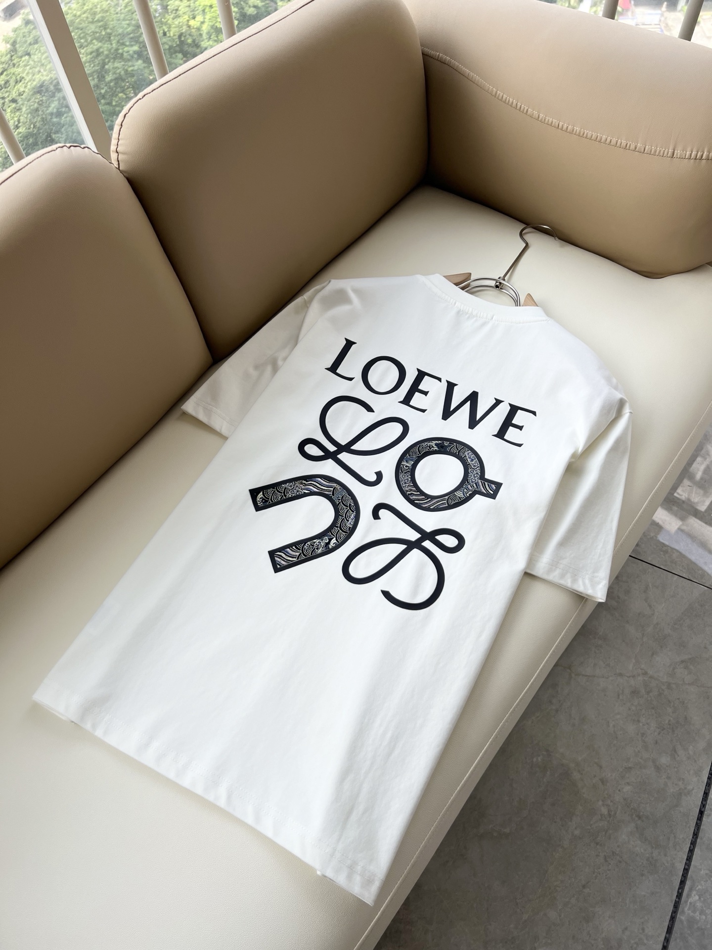 LOE*WE罗*威 2026春夏新款男女同款👫短袖T恤，意大利原厂订单渠道，极具个性高级风，标志logo图案压胶工艺设计