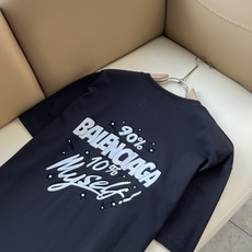 BALENCI*GA巴黎*家 2026春夏新款男女同款👫短袖T恤!走秀图案印花时尚休闲短袖T恤衫!设计logo压胶设计! BALENCI*GA巴黎*家 2026春夏新款男女同款👫短袖T恤!走秀图案印花时尚休闲短袖T恤衫!设计logo压胶设计!