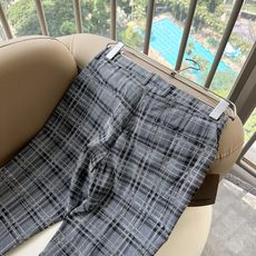 BURBER*Y巴*莉 2026春夏男士休闲西裤,男士经典基础款小直筒裤 简洁纯色百搭款五金logo辅料配合 经典内里英 BURBER*Y巴*莉 2026春夏男士休闲西裤,男士经典基础款小直筒裤 简洁纯色百搭款五金logo辅料配合 经典内里英