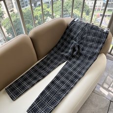 BURBER*Y巴*莉 2026春夏男士休闲西裤,男士经典基础款小直筒裤 简洁纯色百搭款五金logo辅料配合 经典内里英 BURBER*Y巴*莉 2026春夏男士休闲西裤,男士经典基础款小直筒裤 简洁纯色百搭款五金logo辅料配合 经典内里英