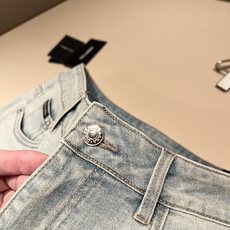 Dolce & 杜嘉*纳 2026春夏新品牛仔裤,水洗处理自然不易变形脱色、立体剪裁完美塑形面料质舒适柔软随意搭配、舒 Dolce & 杜嘉*纳 2026春夏新品牛仔裤,水洗处理自然不易变形脱色、立体剪裁完美塑形面料质舒适柔软随意搭配、舒