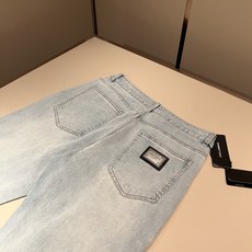 Dolce & 杜嘉*纳 2026春夏新品牛仔裤,水洗处理自然不易变形脱色、立体剪裁完美塑形面料质舒适柔软随意搭配、舒 Dolce & 杜嘉*纳 2026春夏新品牛仔裤,水洗处理自然不易变形脱色、立体剪裁完美塑形面料质舒适柔软随意搭配、舒