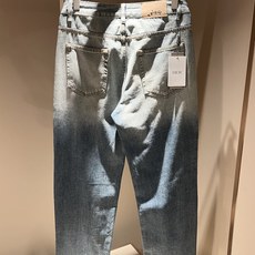 Dio*r 迪家 2026春夏男士水洗小直筒牛仔裤!贸易公司渠道牛货,品相超赞,时尚圈万能的百搭裤王,欧美街拍中高频穿搭 Dio*r 迪家 2026春夏男士水洗小直筒牛仔裤!贸易公司渠道牛货,品相超赞,时尚圈万能的百搭裤王,欧美街拍中高频穿搭