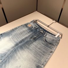Dio*r 迪家 2026春夏男士水洗小直筒牛仔裤!贸易公司渠道牛货,品相超赞,时尚圈万能的百搭裤王,欧美街拍中高频穿搭 Dio*r 迪家 2026春夏男士水洗小直筒牛仔裤!贸易公司渠道牛货,品相超赞,时尚圈万能的百搭裤王,欧美街拍中高频穿搭