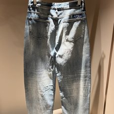 AMIRI2026春夏新款男女同款👫休闲牛仔裤,最新款全网独家首上!!~既经典有时尚百搭,谁不爱啊,将经典再次展现,非常 AMIRI2026春夏新款男女同款👫休闲牛仔裤,最新款全网独家首上!!~既经典有时尚百搭,谁不爱啊,将经典再次展现,非常