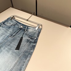 AMIRI2026春夏新款男女同款👫休闲牛仔裤,最新款全网独家首上!!~既经典有时尚百搭,谁不爱啊,将经典再次展现,非常 AMIRI2026春夏新款男女同款👫休闲牛仔裤,最新款全网独家首上!!~既经典有时尚百搭,谁不爱啊,将经典再次展现,非常