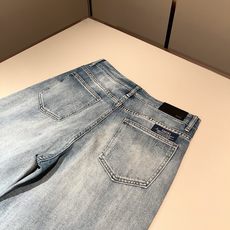 AMIRI2026春夏新款男女同款👫休闲牛仔裤,最新款全网独家首上!!~既经典有时尚百搭,谁不爱啊,将经典再次展现,非常 AMIRI2026春夏新款男女同款👫休闲牛仔裤,最新款全网独家首上!!~既经典有时尚百搭,谁不爱啊,将经典再次展现,非常
