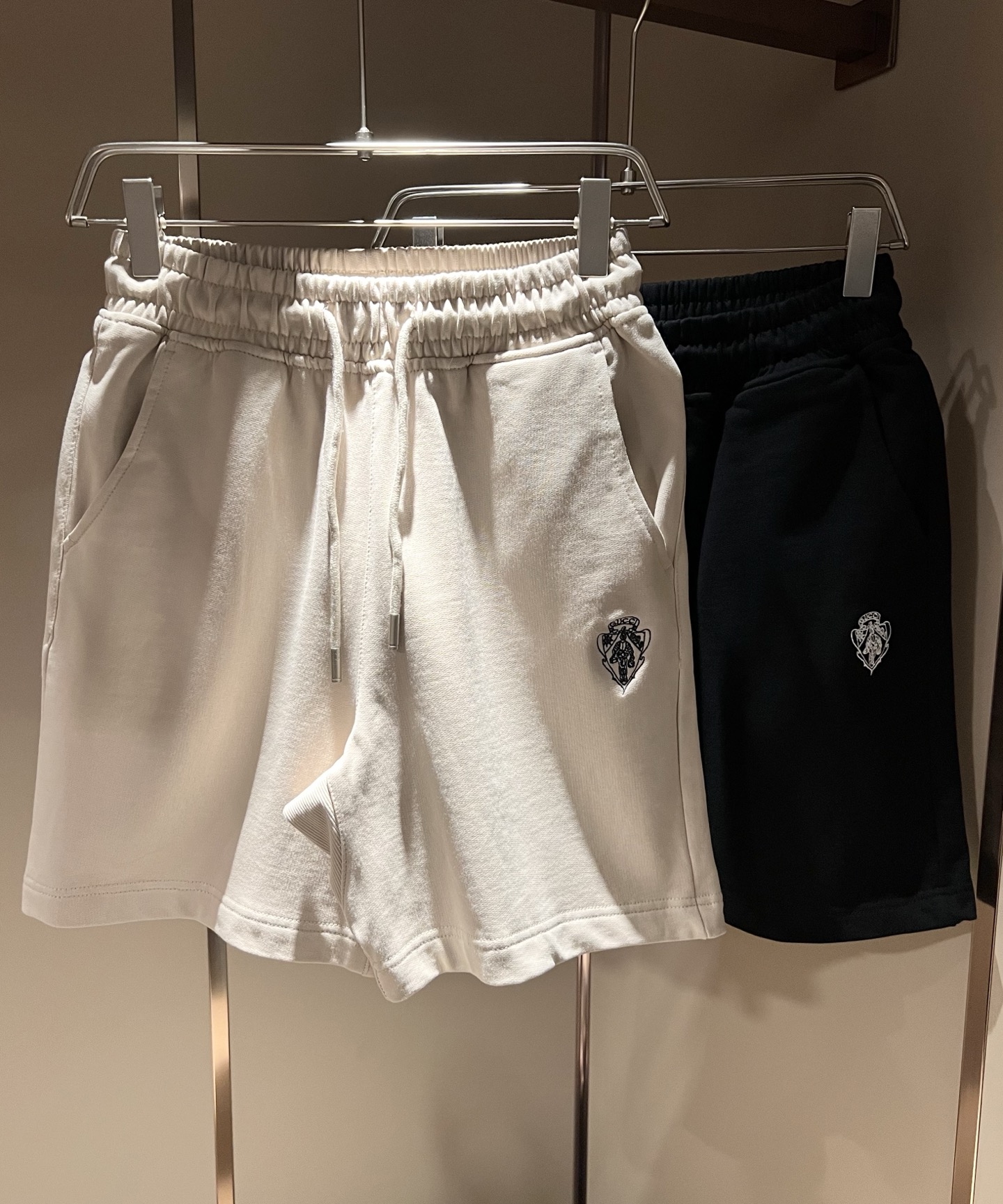 Gucc*古家 2026春夏最新系列基础圆领男女同款👫休闲短裤，男女同款！贸易公司渠道稀出，同步官网发售 ！    新时