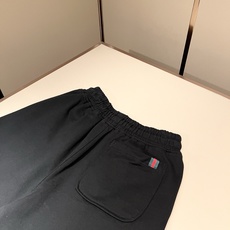 Gucc*古家 2026春夏最新系列基础圆领男女同款👫休闲短裤,男女同款!贸易公司渠道稀出,同步官网发售 ! 新时 Gucc*古家 2026春夏最新系列基础圆领男女同款👫休闲短裤,男女同款!贸易公司渠道稀出,同步官网发售 ! 新时