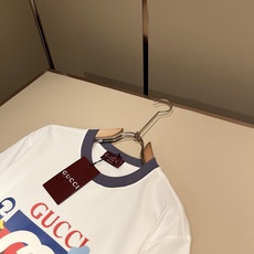 Gucc*古家 2026春夏新款男女同情侣款👫休闲宽松棉质圆领短袖T恤衫!贸易公司渠道稀出,同步官网发售 ! 2 Gucc*古家 2026春夏新款男女同情侣款👫休闲宽松棉质圆领短袖T恤衫!贸易公司渠道稀出,同步官网发售 ! 2