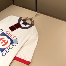 Gucc*古家 2026春夏新款男女同情侣款👫休闲宽松棉质圆领短袖T恤衫!贸易公司渠道稀出,同步官网发售 ! 2 Gucc*古家 2026春夏新款男女同情侣款👫休闲宽松棉质圆领短袖T恤衫!贸易公司渠道稀出,同步官网发售 ! 2