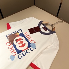 Gucc*古家 2026春夏新款男女同情侣款👫休闲宽松棉质圆领短袖T恤衫!贸易公司渠道稀出,同步官网发售 ! 2 Gucc*古家 2026春夏新款男女同情侣款👫休闲宽松棉质圆领短袖T恤衫!贸易公司渠道稀出,同步官网发售 ! 2