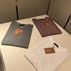 Loro Piana诺悠翩雅 2026春夏男士最新的贸易订单针织短袖T恤,全品相!!上身舒适透气,不僵硬,整体有着丰富的 Loro Piana诺悠翩雅 2026春夏男士最新的贸易订单针织短袖T恤,全品相!!上身舒适透气,不僵硬,整体有着丰富的