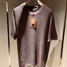 Loro Piana诺悠翩雅 2026春夏男士最新的贸易订单针织短袖T恤,全品相!!上身舒适透气,不僵硬,整体有着丰富的 Loro Piana诺悠翩雅 2026春夏男士最新的贸易订单针织短袖T恤,全品相!!上身舒适透气,不僵硬,整体有着丰富的