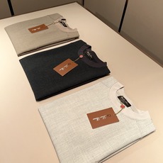Loro Piana诺悠翩雅 2026春夏男士最新的贸易订单短袖T恤,全品相!!采用logo刺绣图案设计!上身舒适透气, Loro Piana诺悠翩雅 2026春夏男士最新的贸易订单短袖T恤,全品相!!采用logo刺绣图案设计!上身舒适透气,