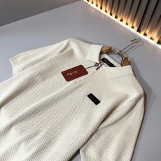 Loro Piana诺悠翩雅 2026春夏男士最新的贸易订单翻领针织短袖T恤,全品相!!上身舒适透气,不僵硬,整体有着丰 Loro Piana诺悠翩雅 2026春夏男士最新的贸易订单翻领针织短袖T恤,全品相!!上身舒适透气,不僵硬,整体有着丰