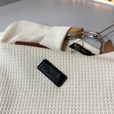 Loro Piana诺悠翩雅 2026春夏男士最新的贸易订单翻领针织短袖T恤,全品相!!上身舒适透气,不僵硬,整体有着丰 Loro Piana诺悠翩雅 2026春夏男士最新的贸易订单翻领针织短袖T恤,全品相!!上身舒适透气,不僵硬,整体有着丰