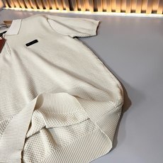 Loro Piana诺悠翩雅 2026春夏男士最新的贸易订单翻领针织短袖T恤,全品相!!上身舒适透气,不僵硬,整体有着丰 Loro Piana诺悠翩雅 2026春夏男士最新的贸易订单翻领针织短袖T恤,全品相!!上身舒适透气,不僵硬,整体有着丰