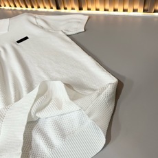 Loro Piana诺悠翩雅 2026春夏男士最新的贸易订单翻领针织短袖T恤,全品相!!上身舒适透气,不僵硬,整体有着丰 Loro Piana诺悠翩雅 2026春夏男士最新的贸易订单翻领针织短袖T恤,全品相!!上身舒适透气,不僵硬,整体有着丰