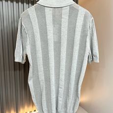 Moncler蒙家 2026春夏最新的贸易订单针织短袖T恤,全品相!!网红款!工艺采用胸前徽章设计!上身舒适透气,不僵硬 Moncler蒙家 2026春夏最新的贸易订单针织短袖T恤,全品相!!网红款!工艺采用胸前徽章设计!上身舒适透气,不僵硬